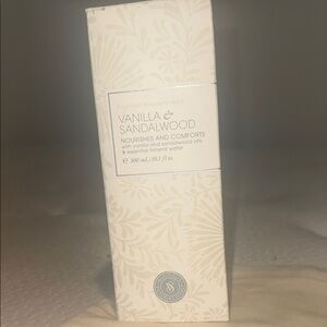 Victoria's Secret Vanilla & Sandalwood Moisture Mist